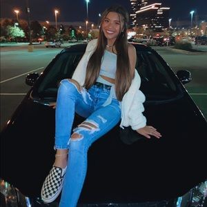 Meet your Posher, Aiana